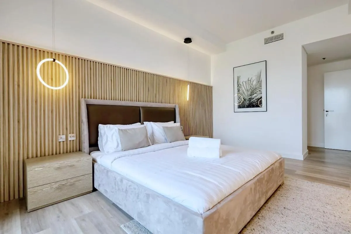 Apartment Luxury 3 Bed Apt With Golf Course Views Dubai