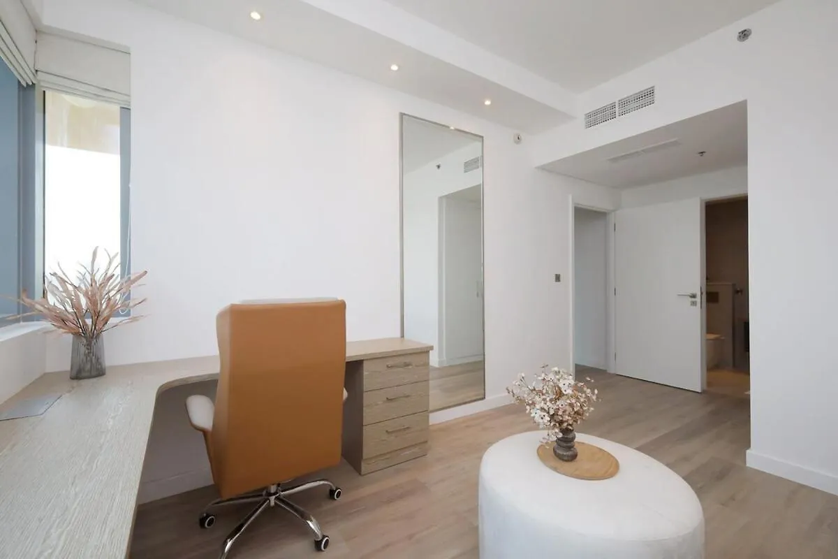 Apartment Luxury 3 Bed Apt With Golf Course Views Dubai