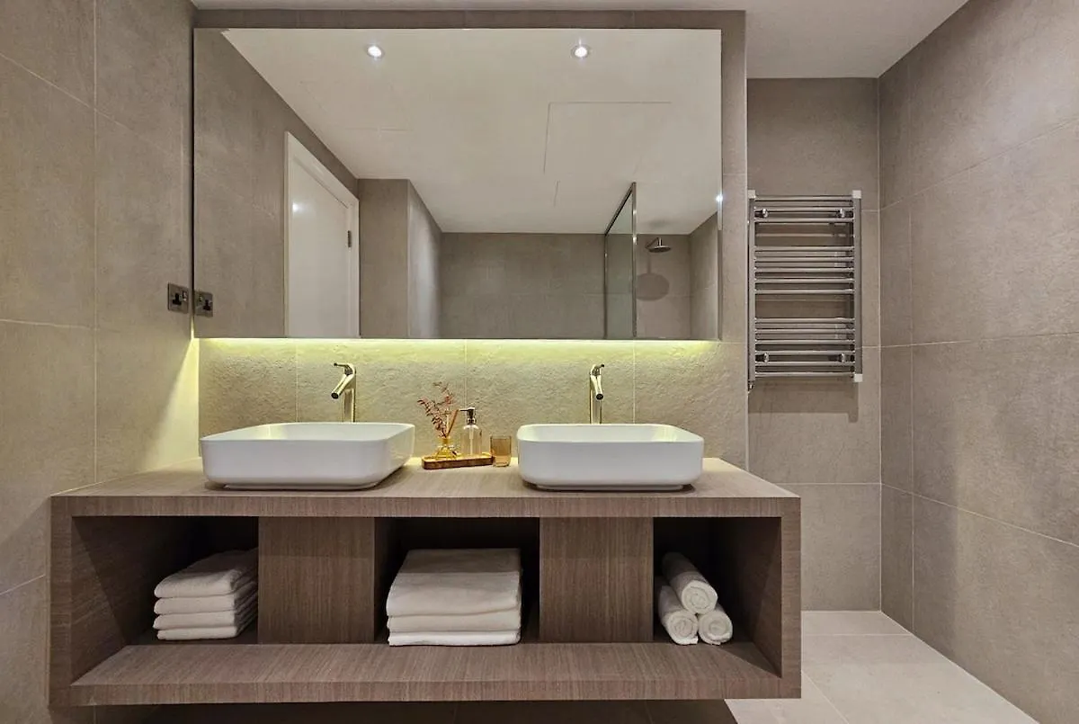 Luxury 3 Bed Apt With Golf Course Views Dubai 0*,  United Arab Emirates