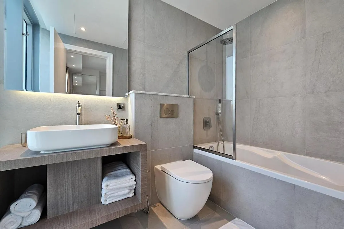 Luxury 3 Bed Apt With Golf Course Views Dubai