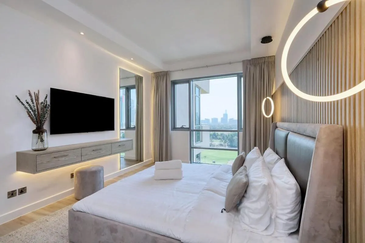 Apartment Luxury 3 Bed Apt With Golf Course Views Dubai