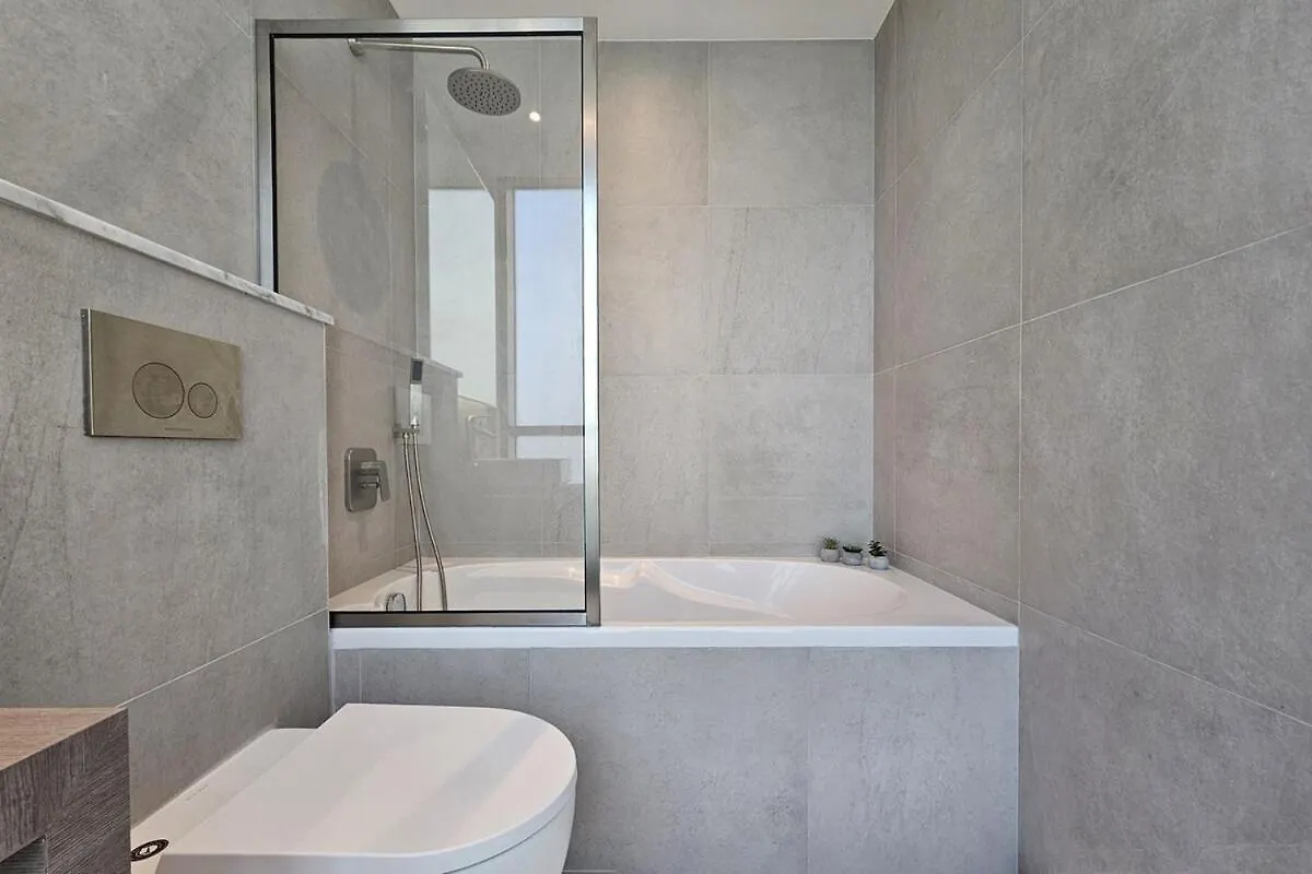 Luxury 3 Bed Apt With Golf Course Views Dubai 0*,