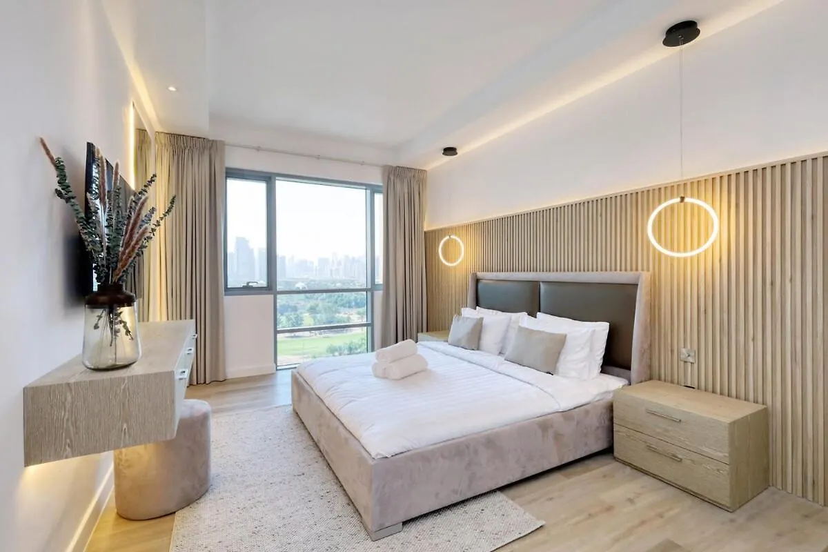 Luxury 3 Bed Apt With Golf Course Views Dubai Apartment